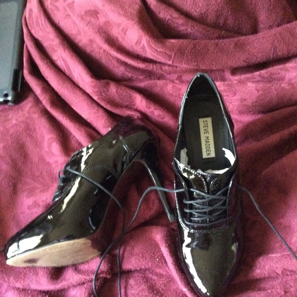 ***FINAL SALE****Steve Madden Black Patent booties